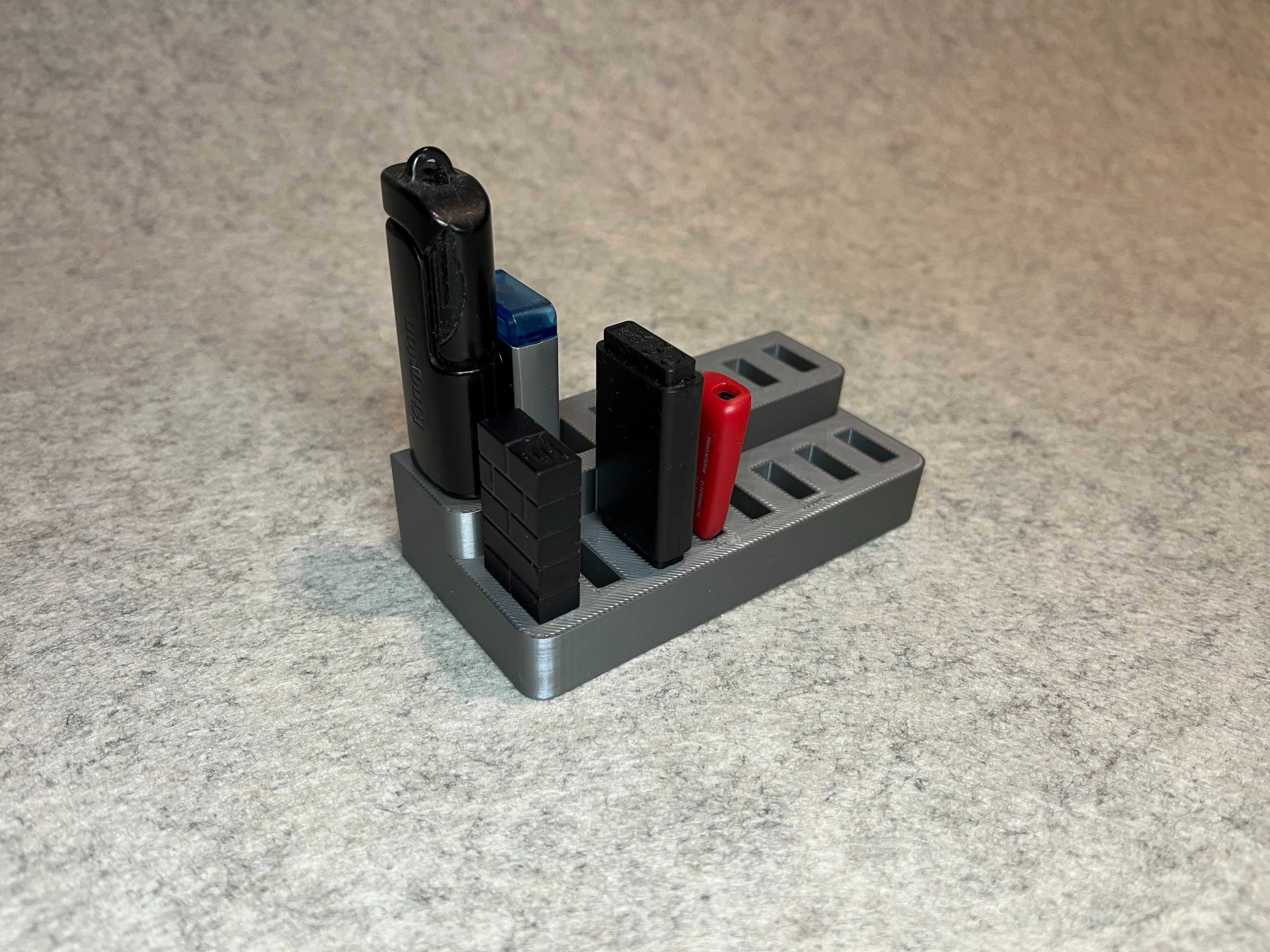 2x Stojak podstawka na 16 pendrive / pamieci USB