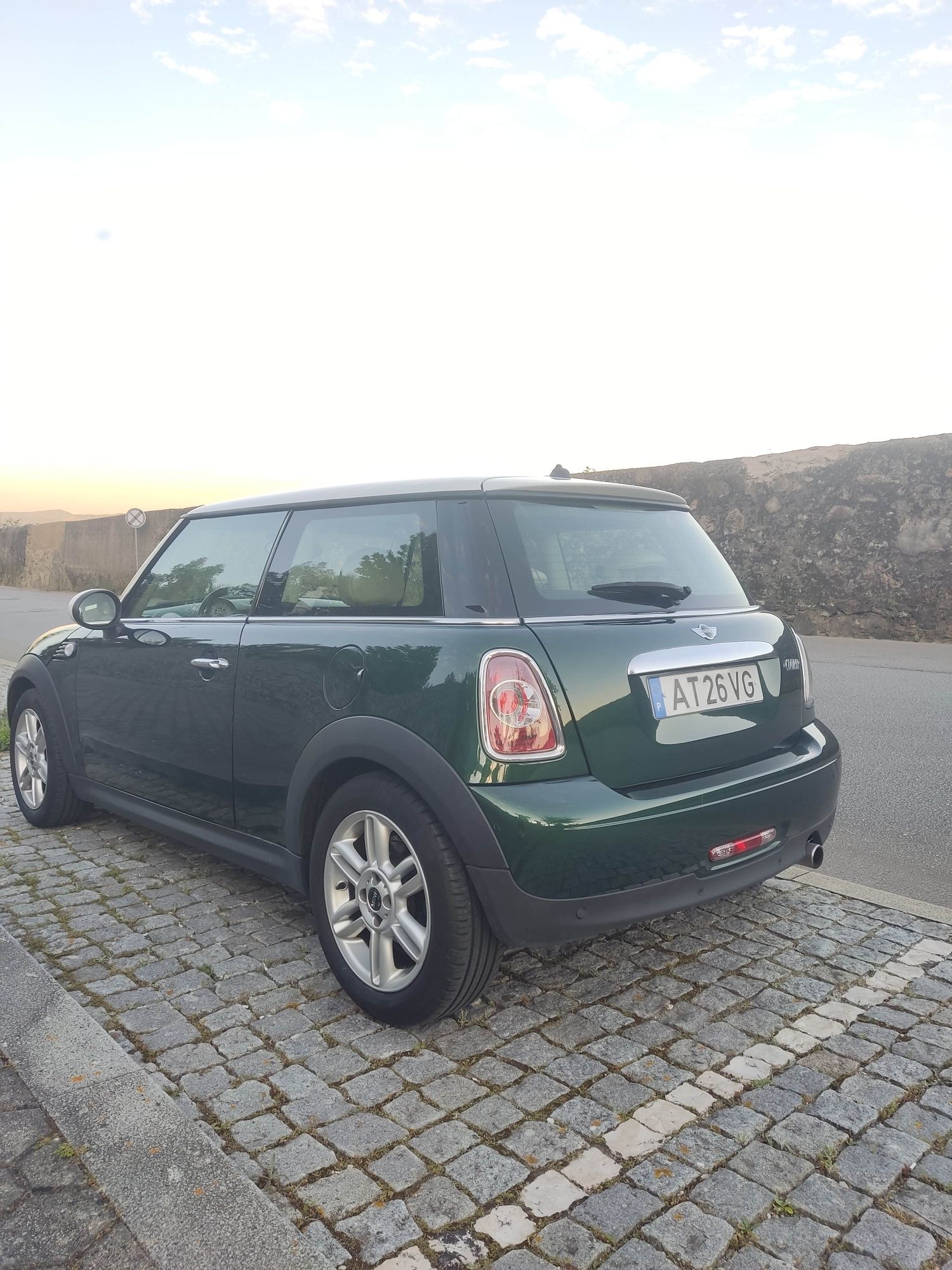 Mini One 1.6 Racing Green and White