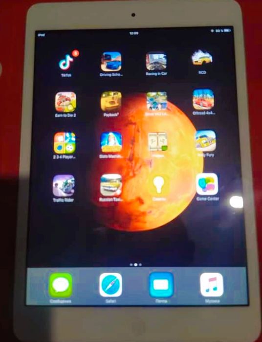 Продам айпад на 32 или 16 я не понимамаю в них по почте не отправляю