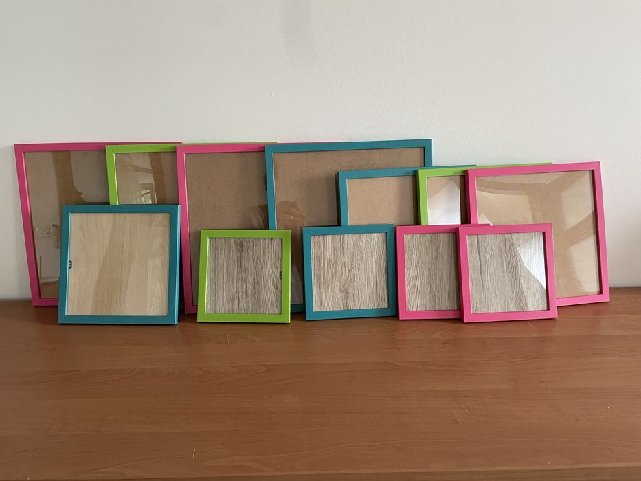 Drewniane ramki do zdjęć kwadratowe niebieskie rózowe zielone