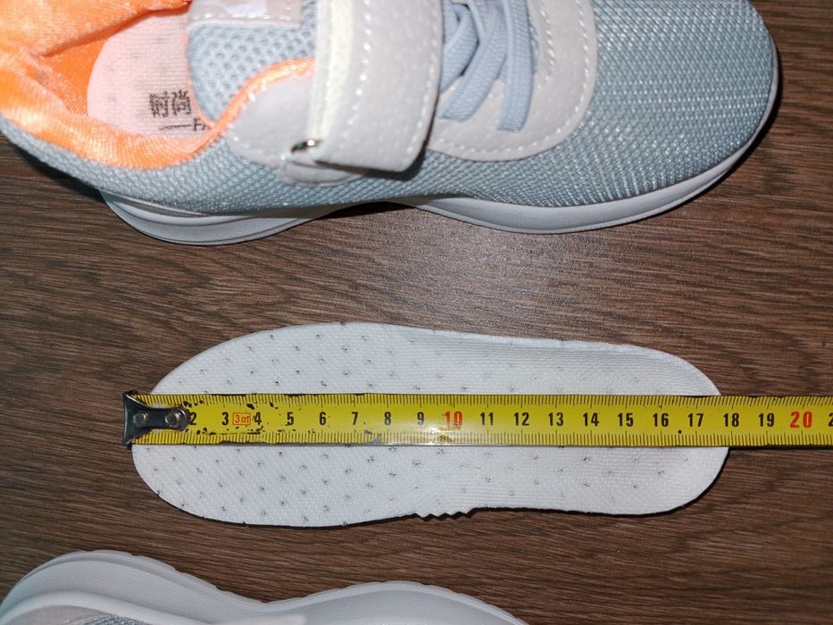 Продам кросівки нові