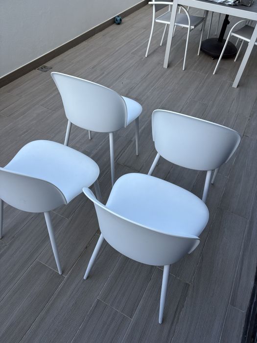 4 Cadeiras brancas como novas