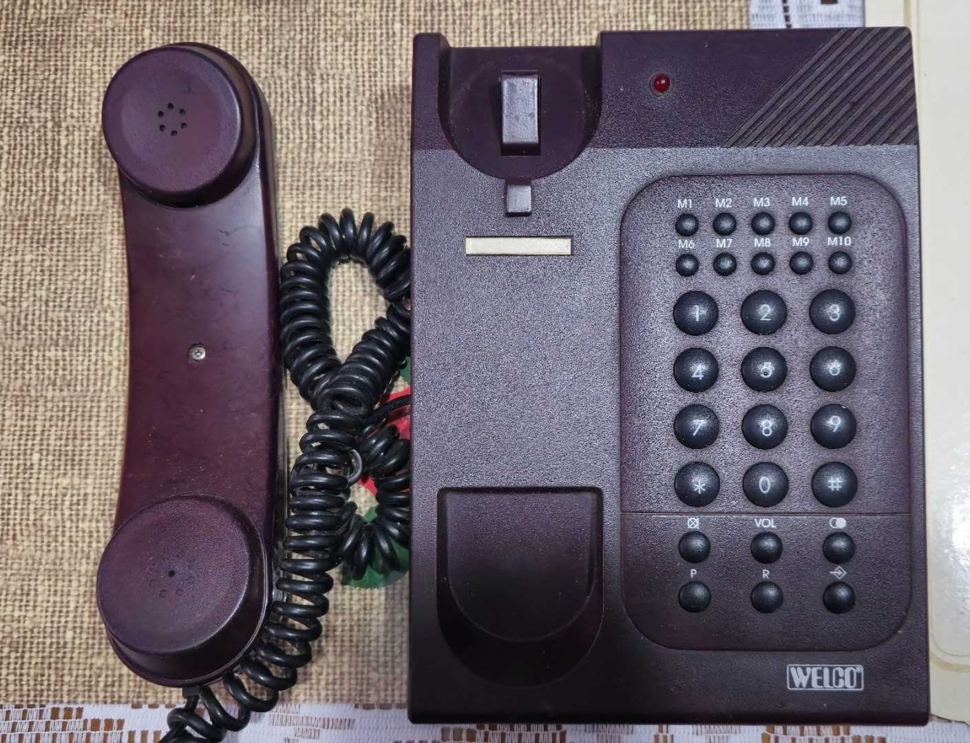 Telefon stacjonarny z klawiszami