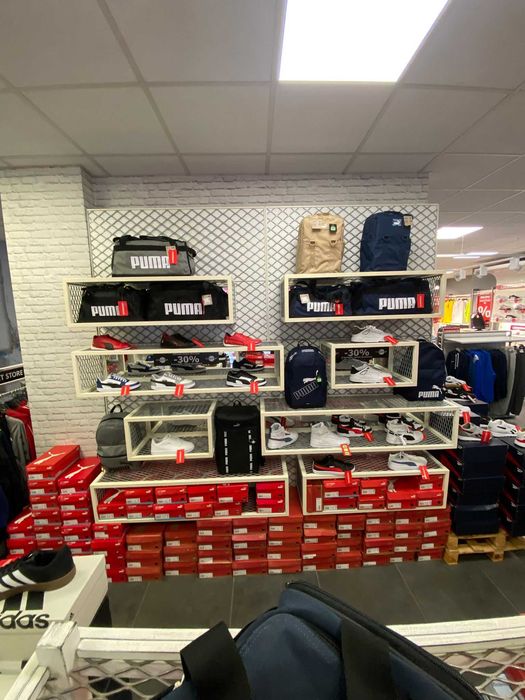 Meble do salonu z odzieżą i obuwiem