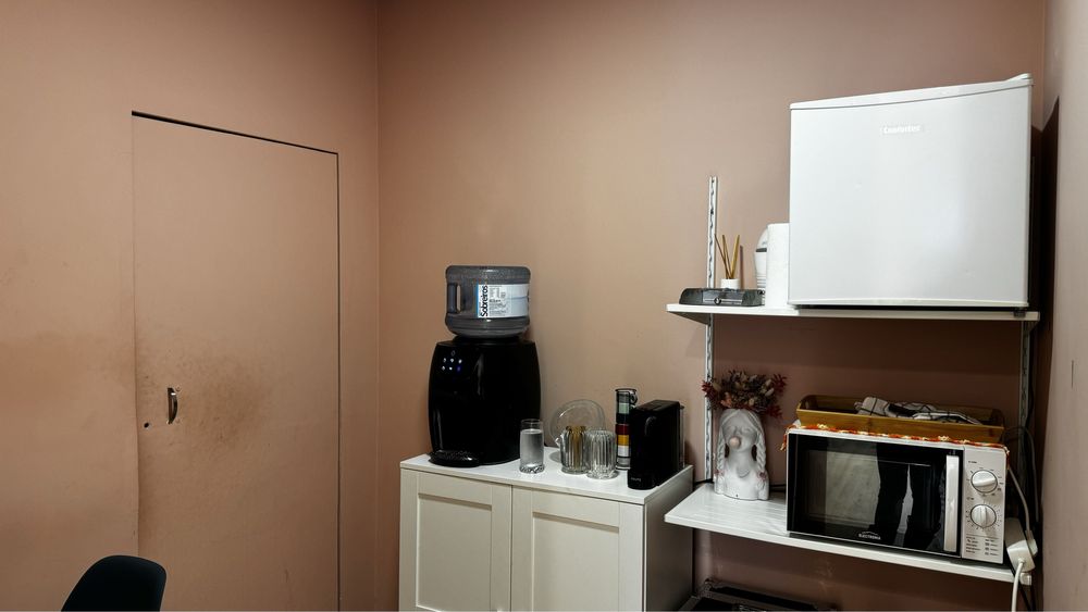 Alugo mesa de manicure em Clinica de estetica, Vila do conde!
