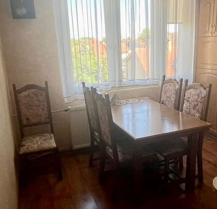 Solidny Stół Dębowy + 6 obitych krzeseł