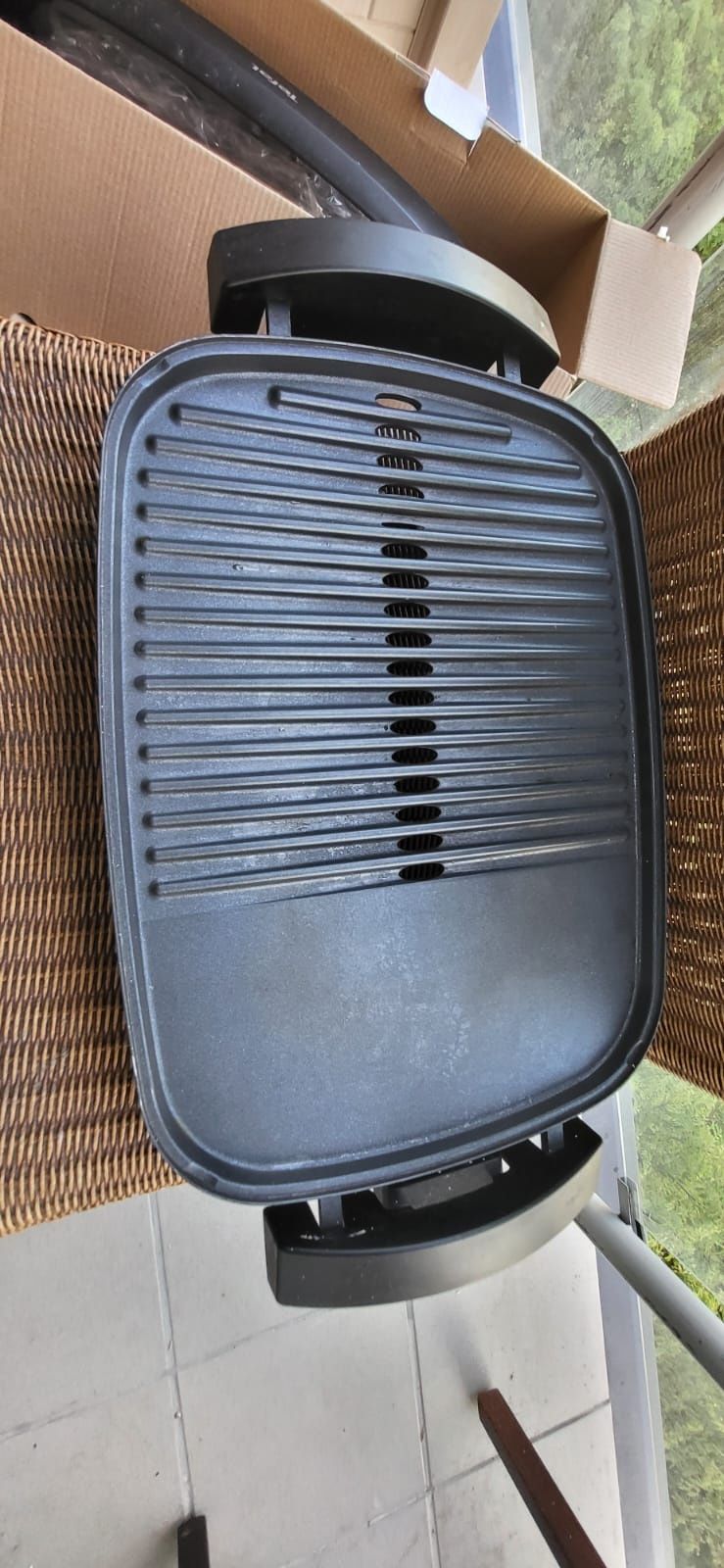 Grill elektryczny w świetnym stanie. Krakow odbiór osobisty. 

na zewn
