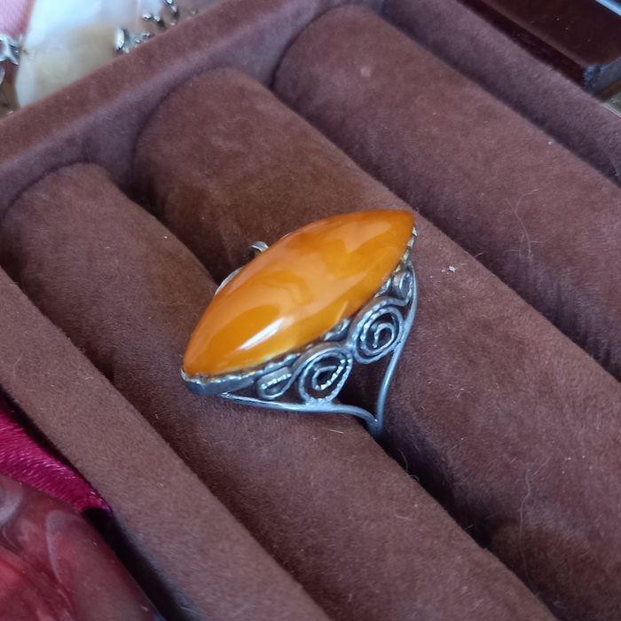 Anel Vintage com Âmbar Natural