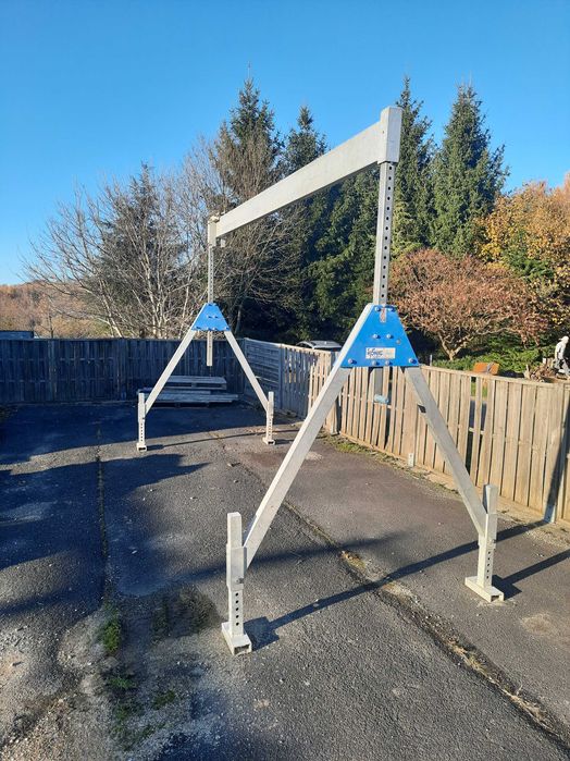 Suwnica aluminiowa składana KONIG dźwig na cmentarz.