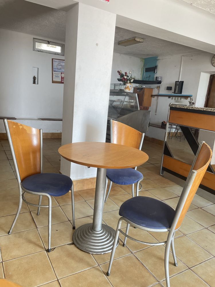 Conjunto de cadeira e mesa