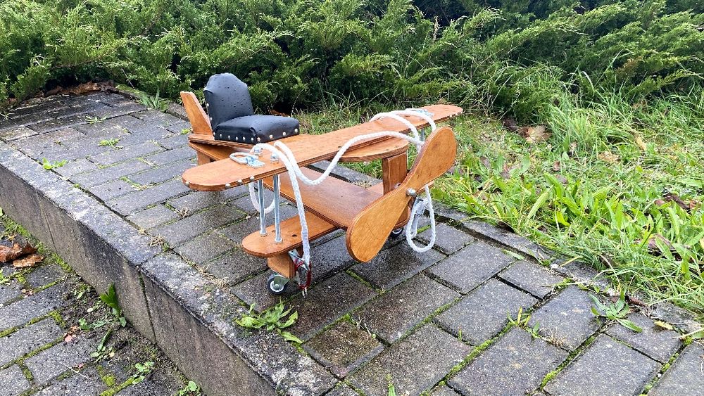 retro dwupłatowiec dla dzieci