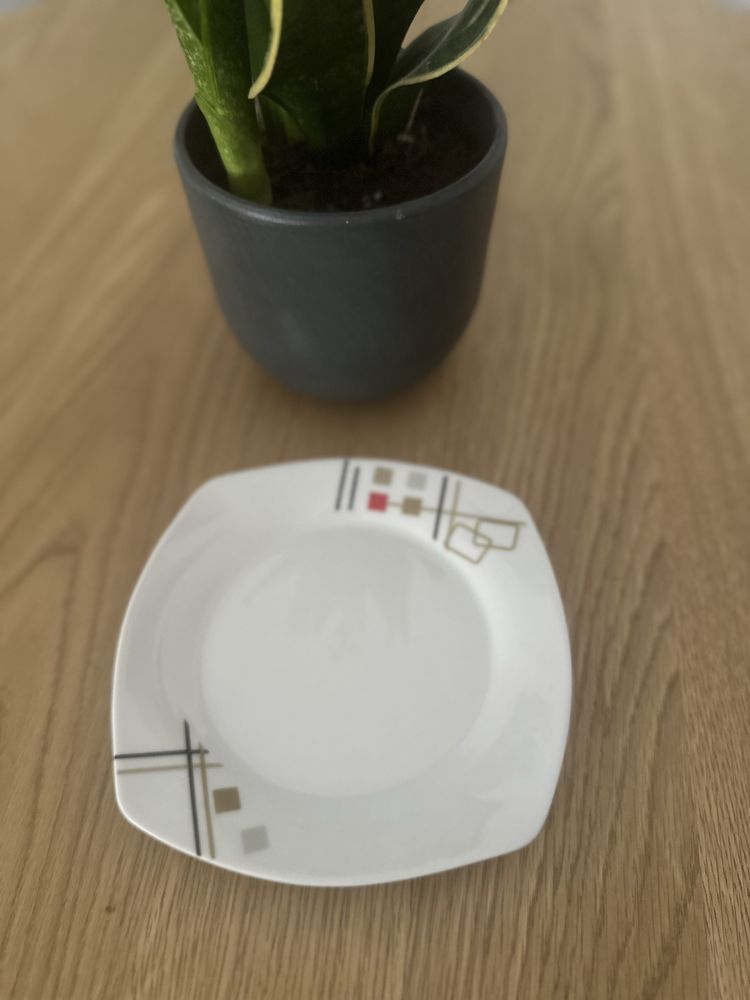 Conjunto de pratos + saladeira