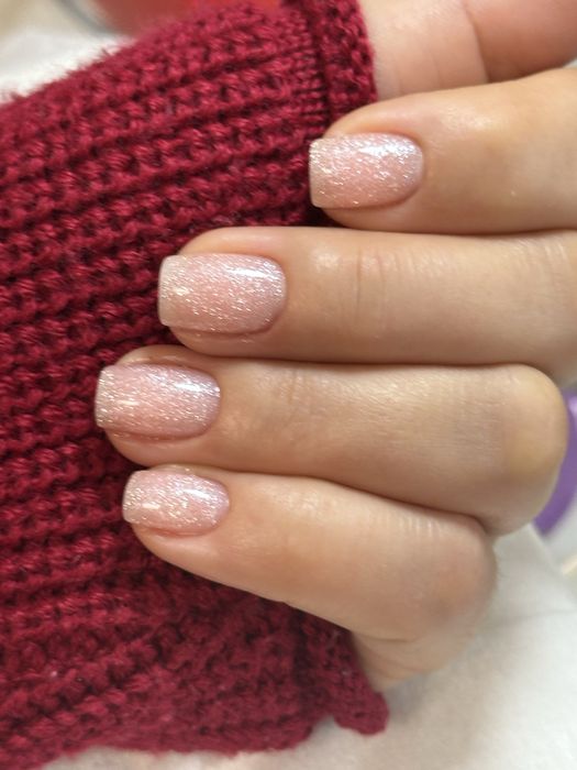 Манікюр , педікюр.