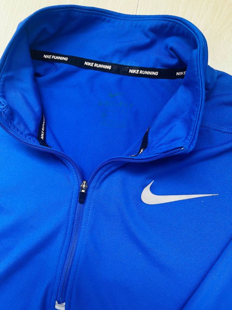 Продам спортивну кофту Nike