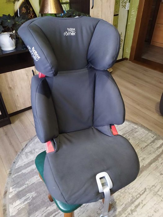 Дитяче автомобільне крісло