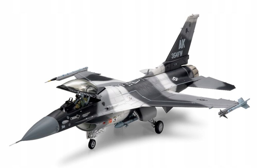 TAMIYA 61106 model 1:48 samolot F-16C/N "Aggressor/Adversar