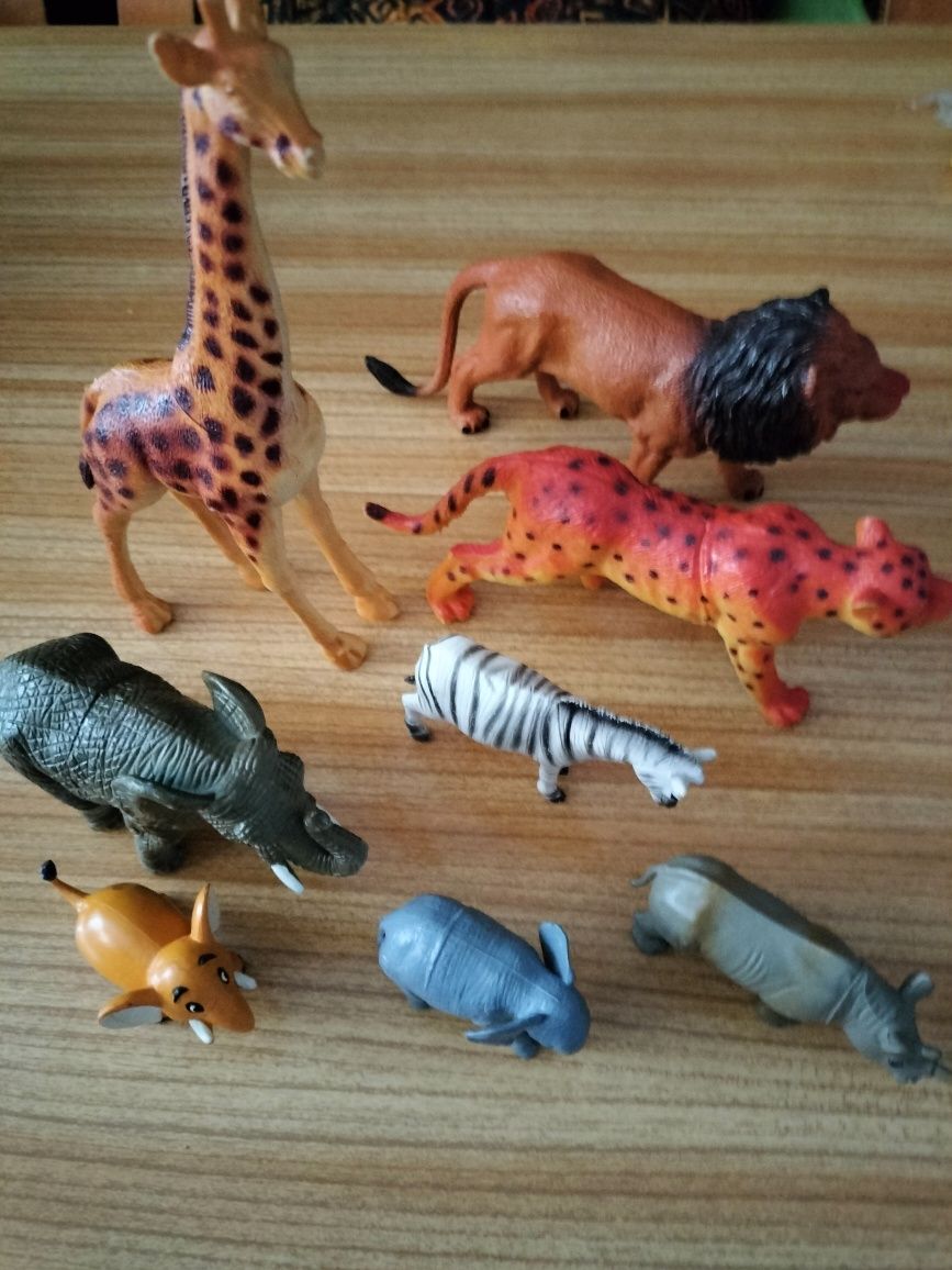 Figurki zwierząt safari