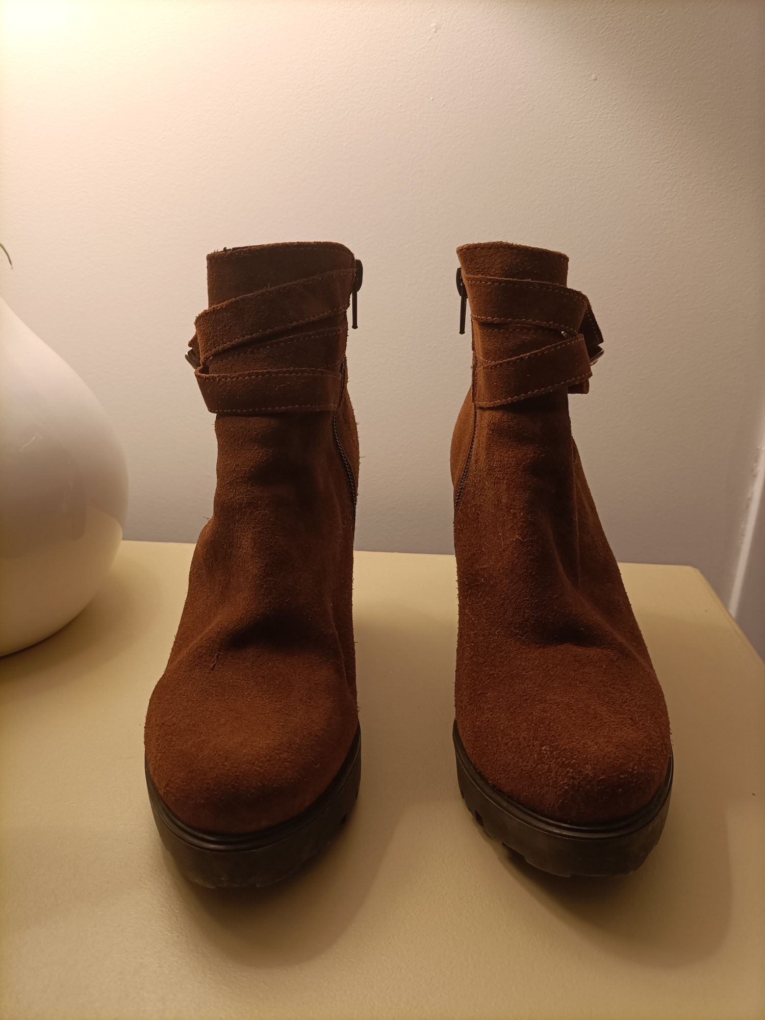 Botins Ruika em camurça, nº 37