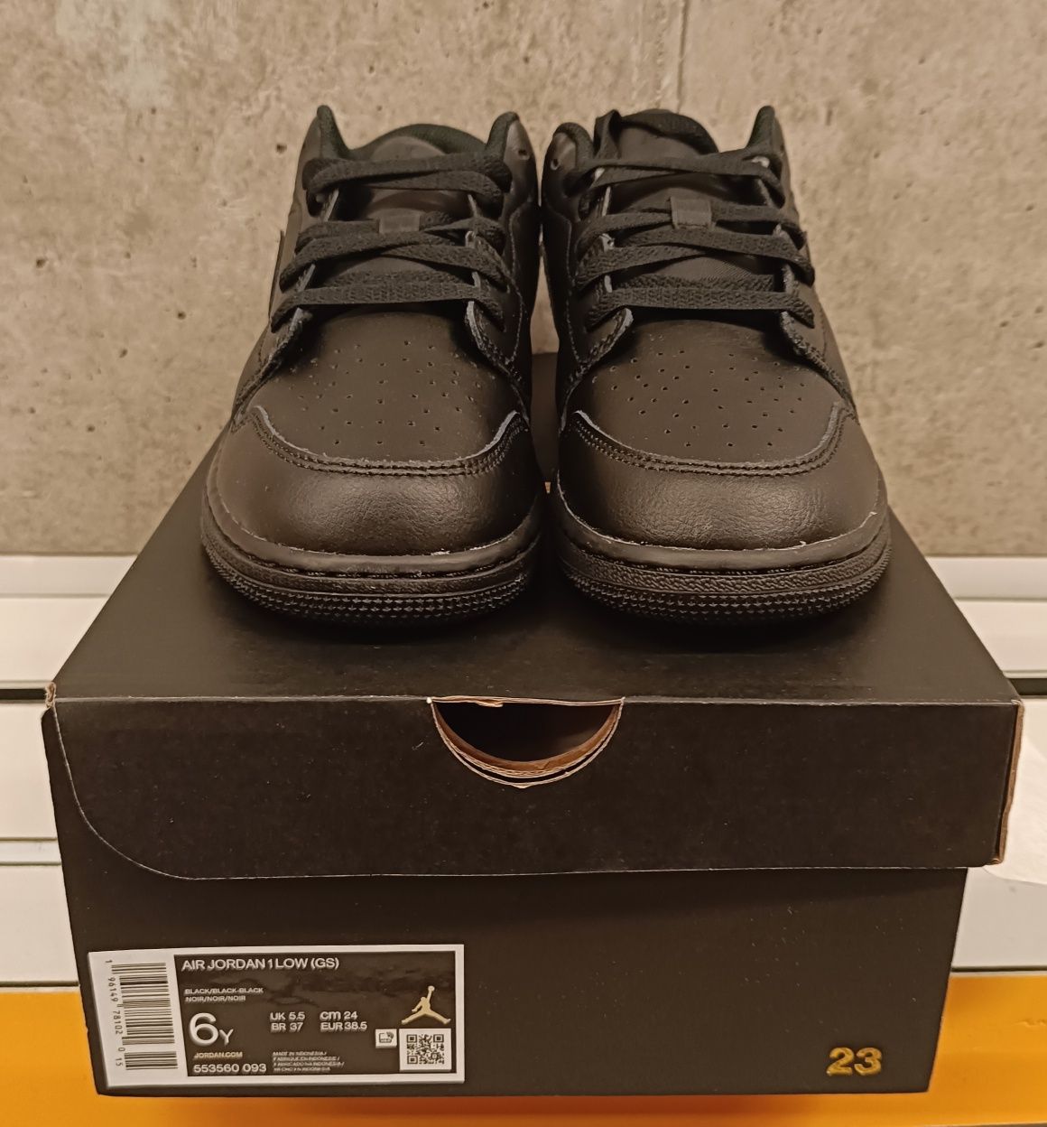 Buty Nike Air Jordan 1 low triple black nowe 38.5