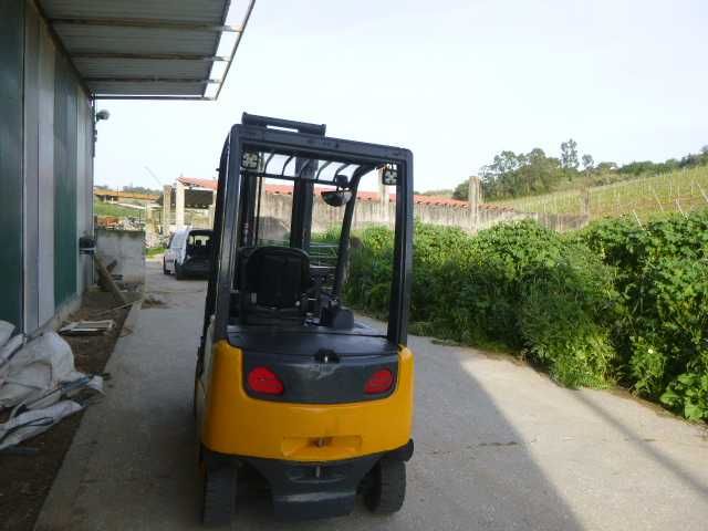 Empilhador eléctrico Jungheinrich EFG430 - 3.000 Kg (2403)