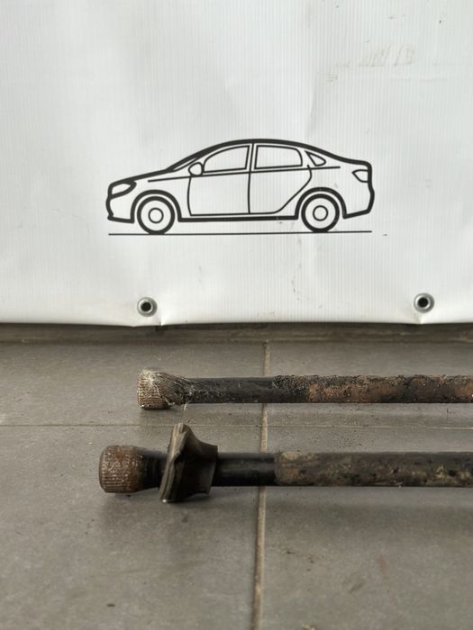 Торсіони передні (лівий,правий) Toyota Hiace довга база 1995-2010 р.