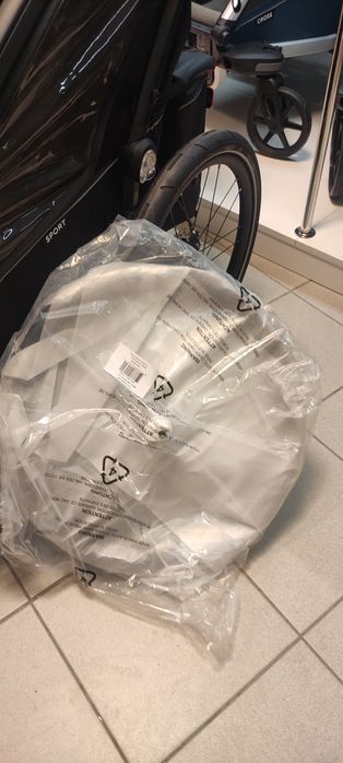 tylne koło przyczepka rowerowa Thule Chariot Sport 1 i 2