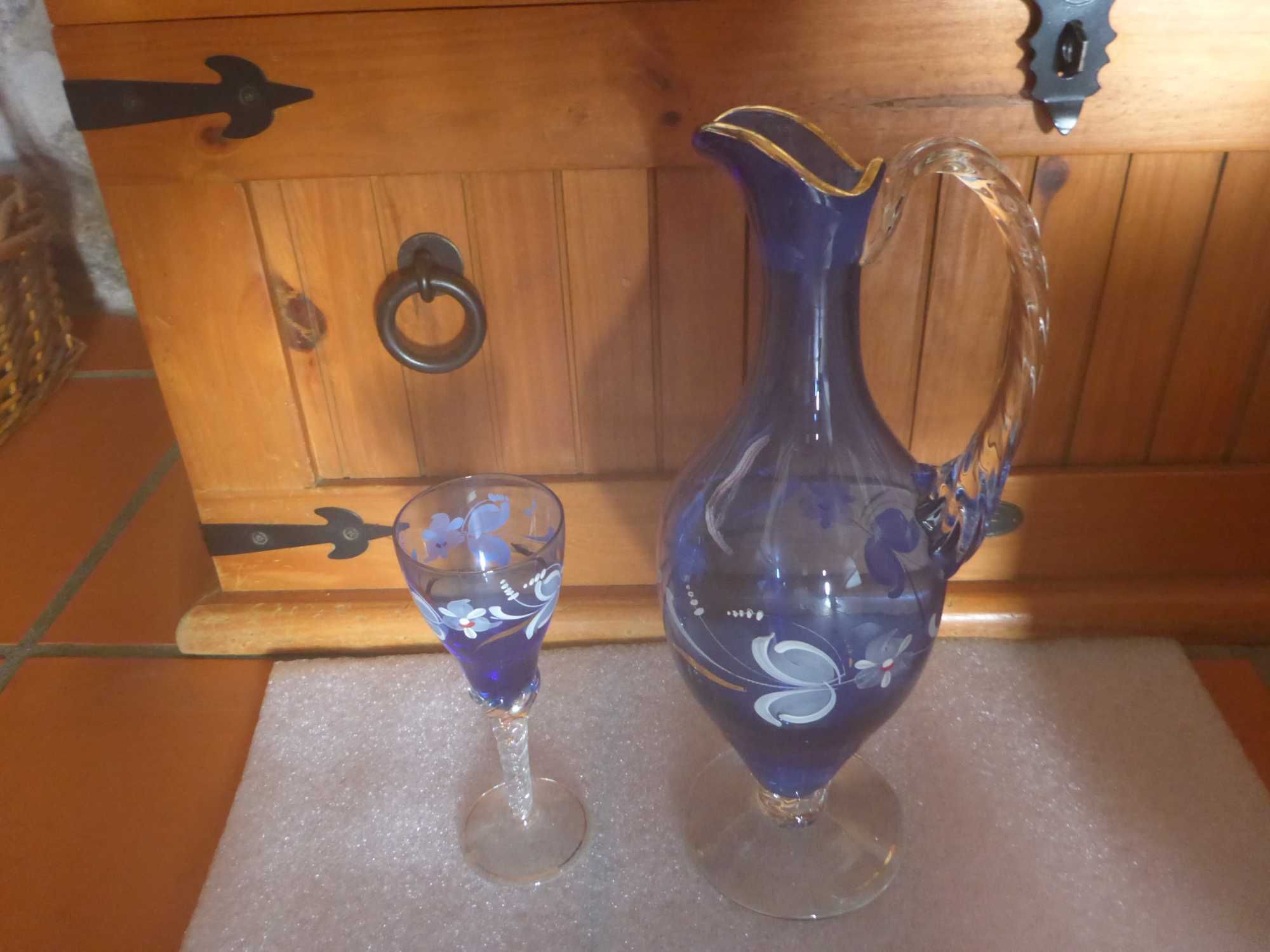 Garrafa Jarro + 4 cálices pé alto torcido em vidro Murano Azul cobalto