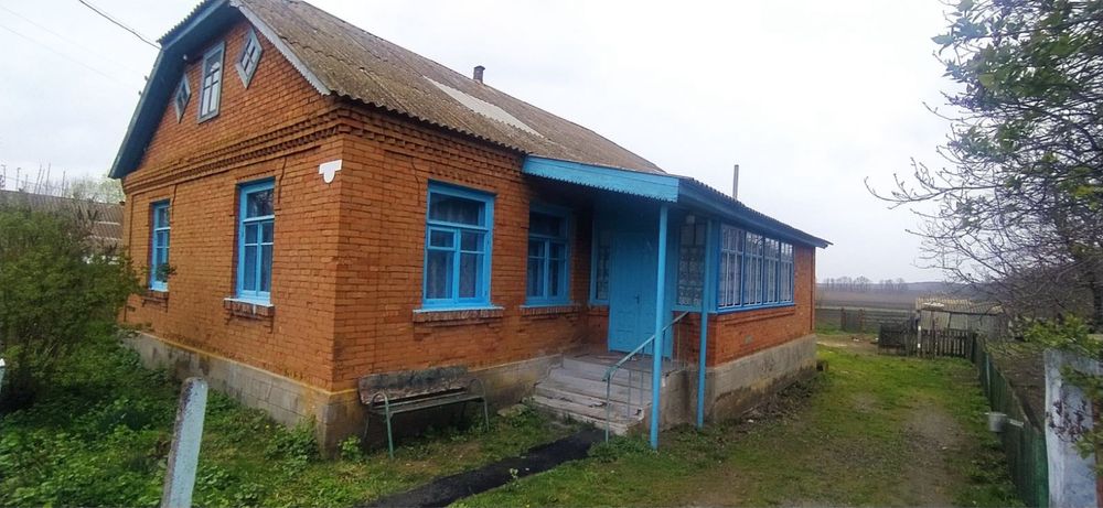 Продаж цегляного будинку