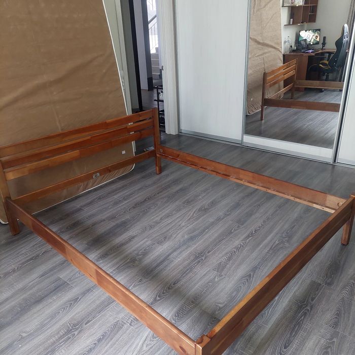 Продам кровать (2х1.6)