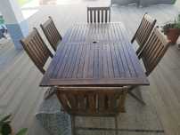 Conjunto de mesa e cadeiras