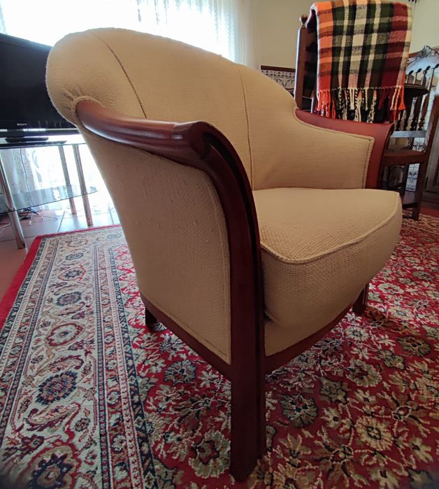 Vendo duas poltronas cor beje