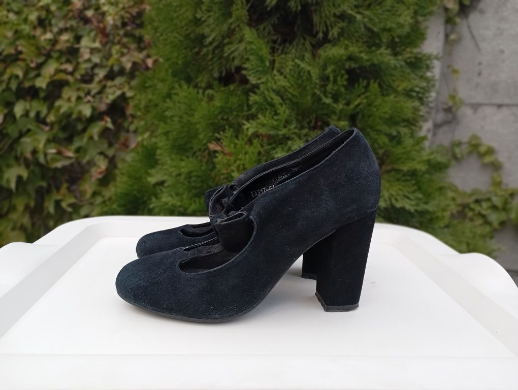 Замшеві туфлі Flora Collection, розмір 35
Стан відмінний, набійки рідн