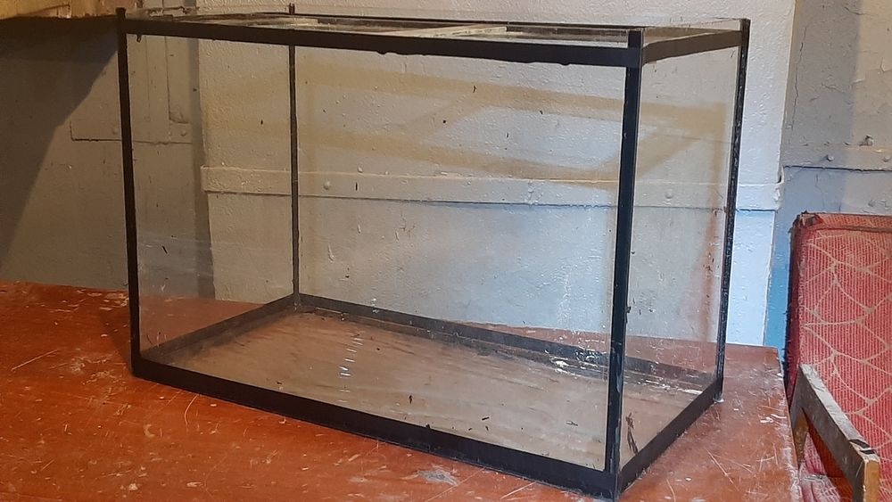 Аквариум большого размера. Принадлежности.