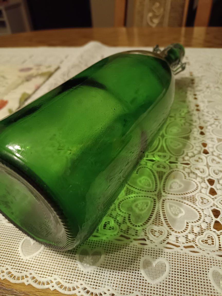 Stara butelka zielona