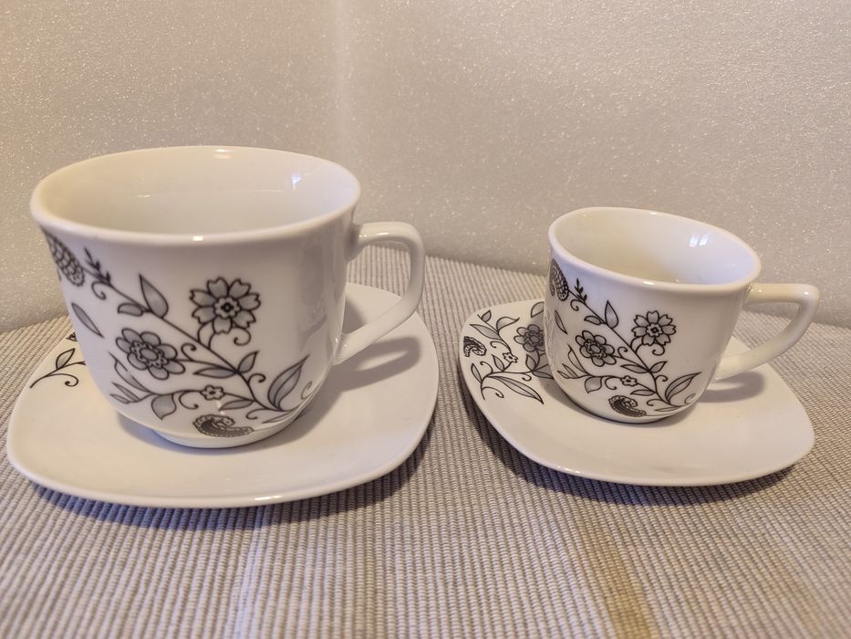 Filiżanki ze spodkami z porcelany niemieckiej