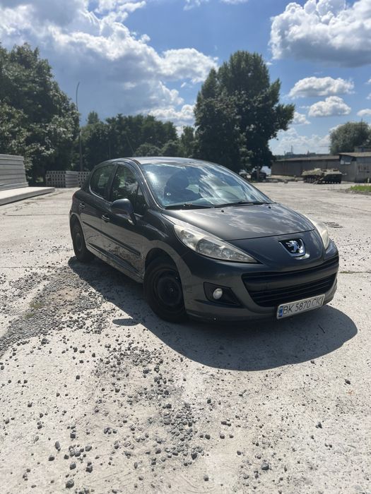 Peugeot пежо 207 1.4 бензин 2010р