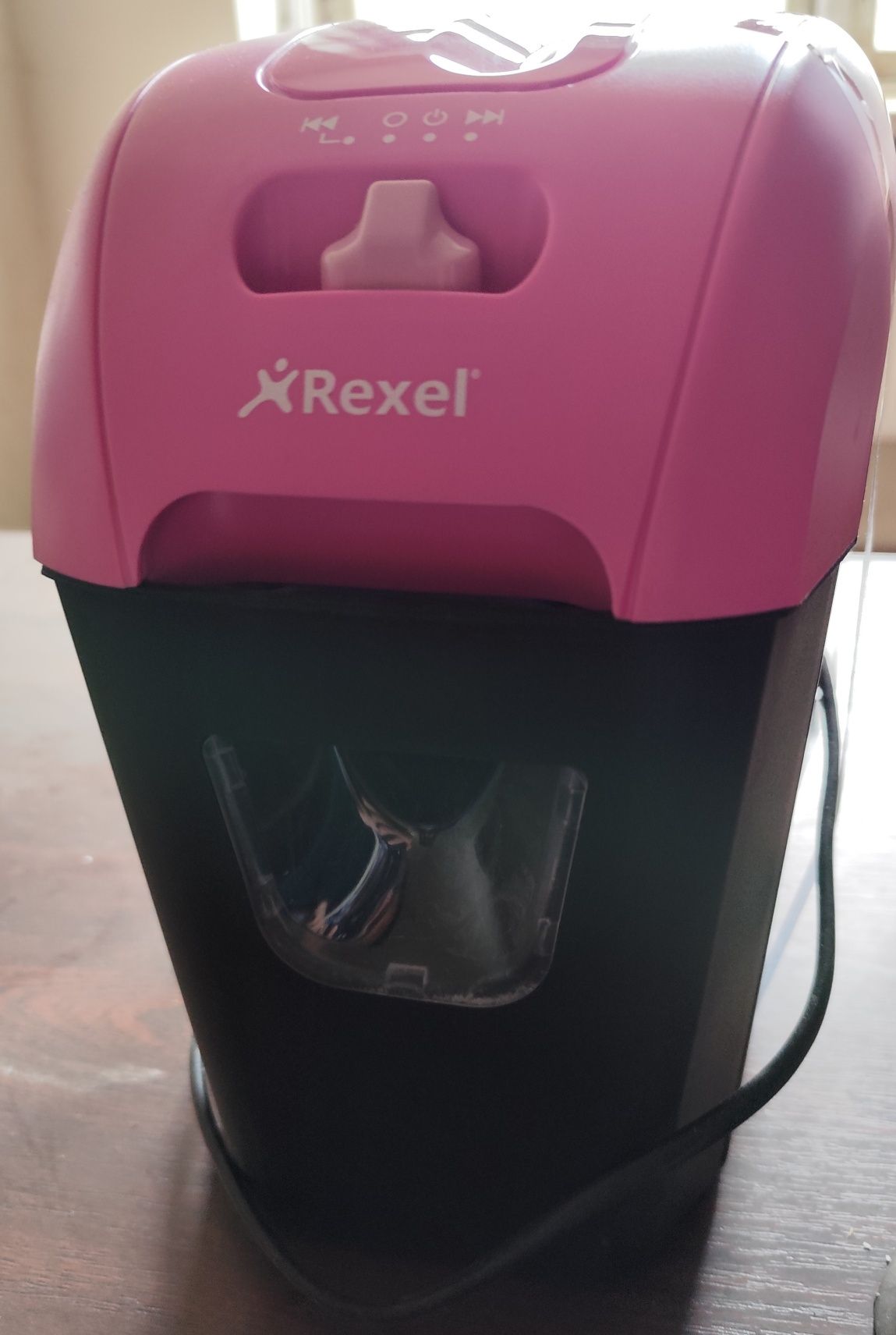 Продам шредер Rexel
