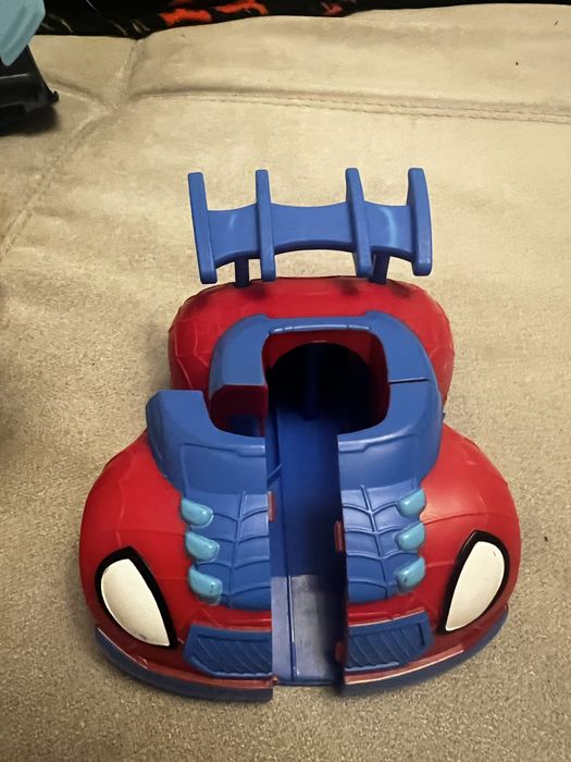 Машина чоловік паук marvel трейлер парковка