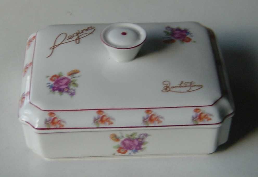 Rara Caixa "Regina" porcelana moldada e relevada Vista Alegre 1924/47
