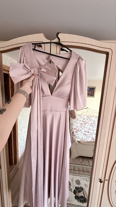 Suknia wieczorowa w kolorze pudrowym