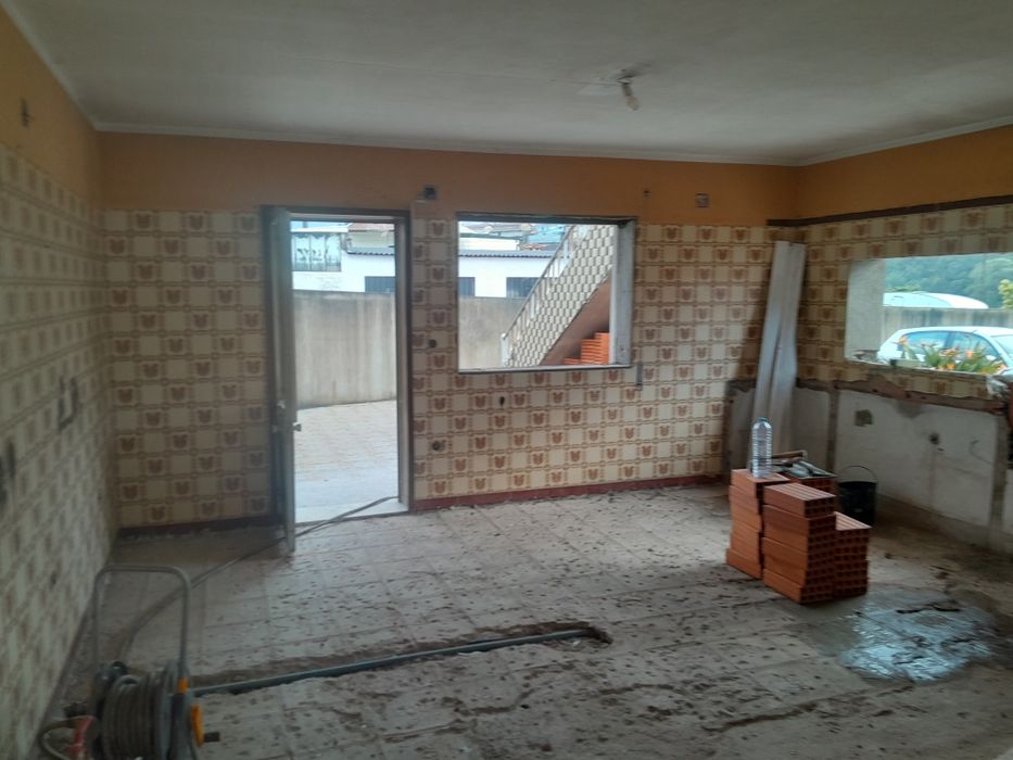 Tudo o tipo de trabalhos de trolha e pintura  etc.