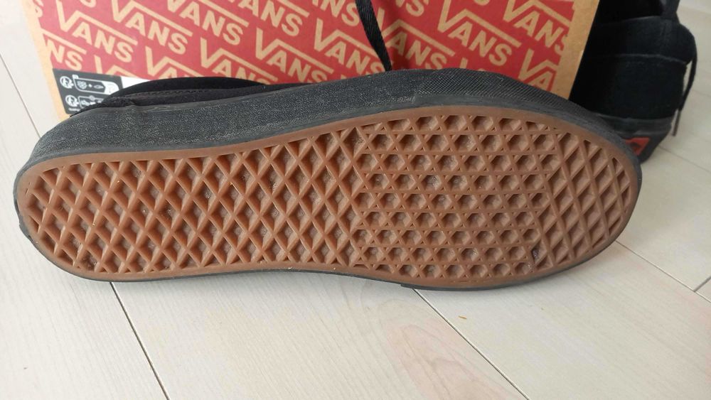 Vansy - Old Skool - czarne, zamszowe, rozmiar 40