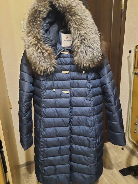 Продам пуховик с мехом чернобурки