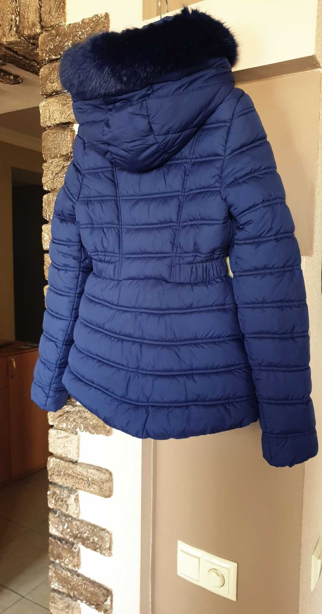 Зимова жіноча куртка Guess. Нова. Оригінал! Розмір Xs / S. З капюшоном