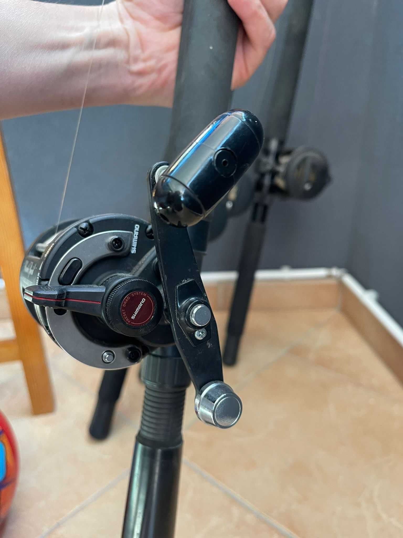 Varas de pesca semi-nova shimano