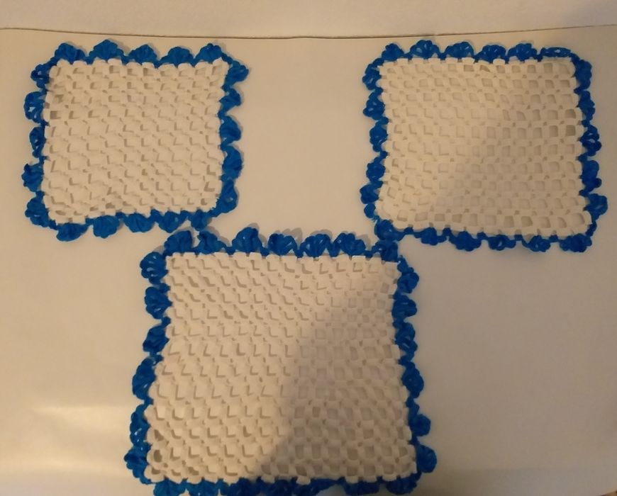 Conjunto de 3 naprons de renda crochê antigos.