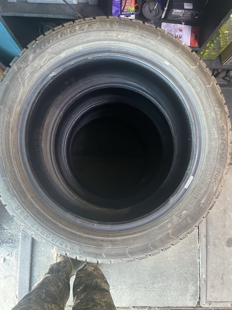 Зимова гума Triangle 215/50 r17