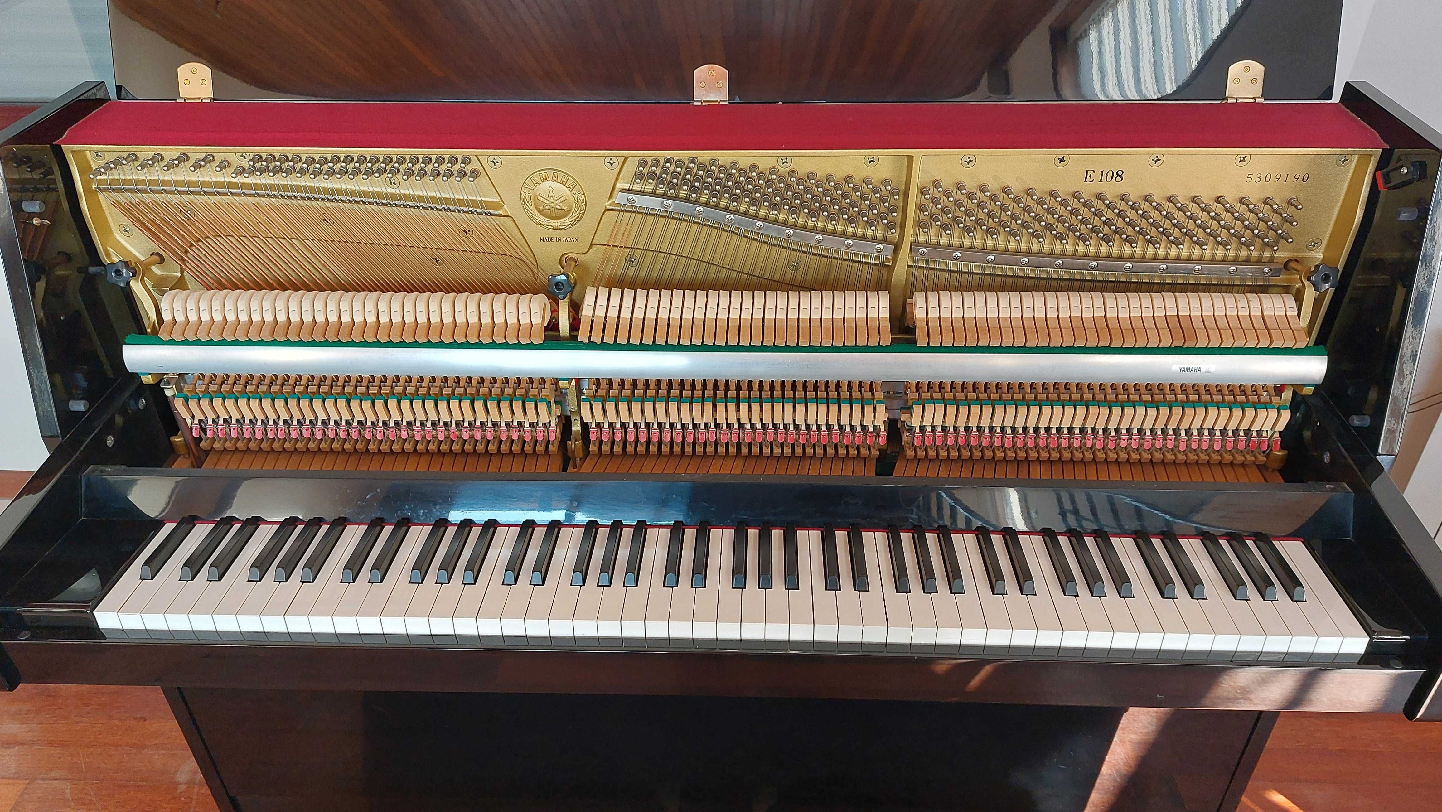 Piano Yamaha em ótimo estado de conservação