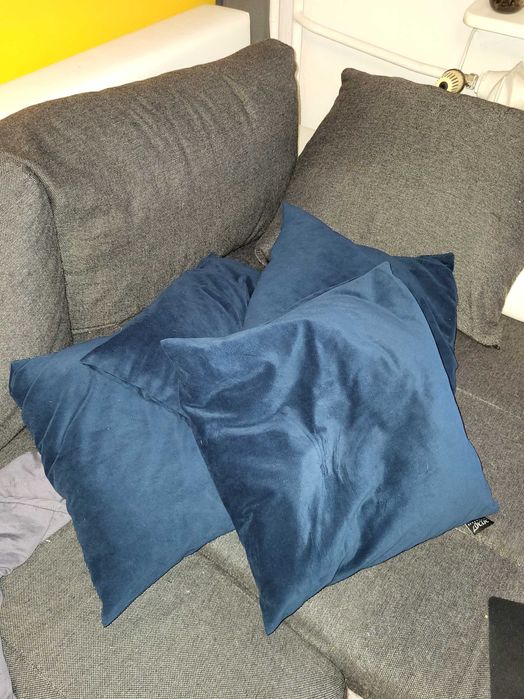 4 poduszki z granatowymi poszewkami welur, kwadratowe, jaśki