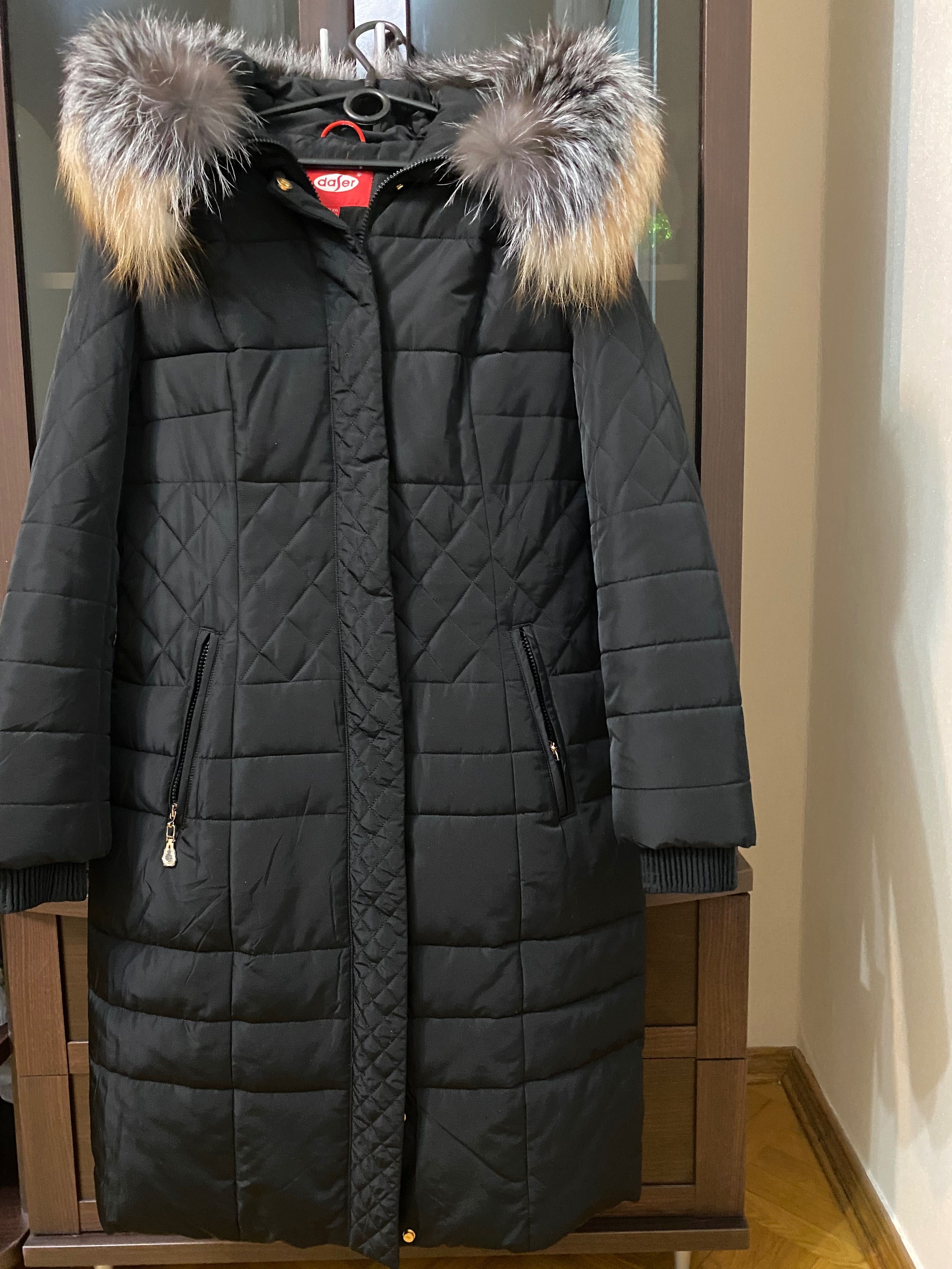 Женское тёплое удобное зимнее пальто чёрное бренд daser с капюшоном